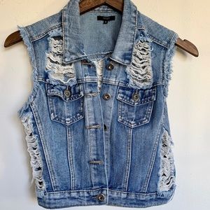 Chiqle Thrashed Destroyed Cropped Denim Vest